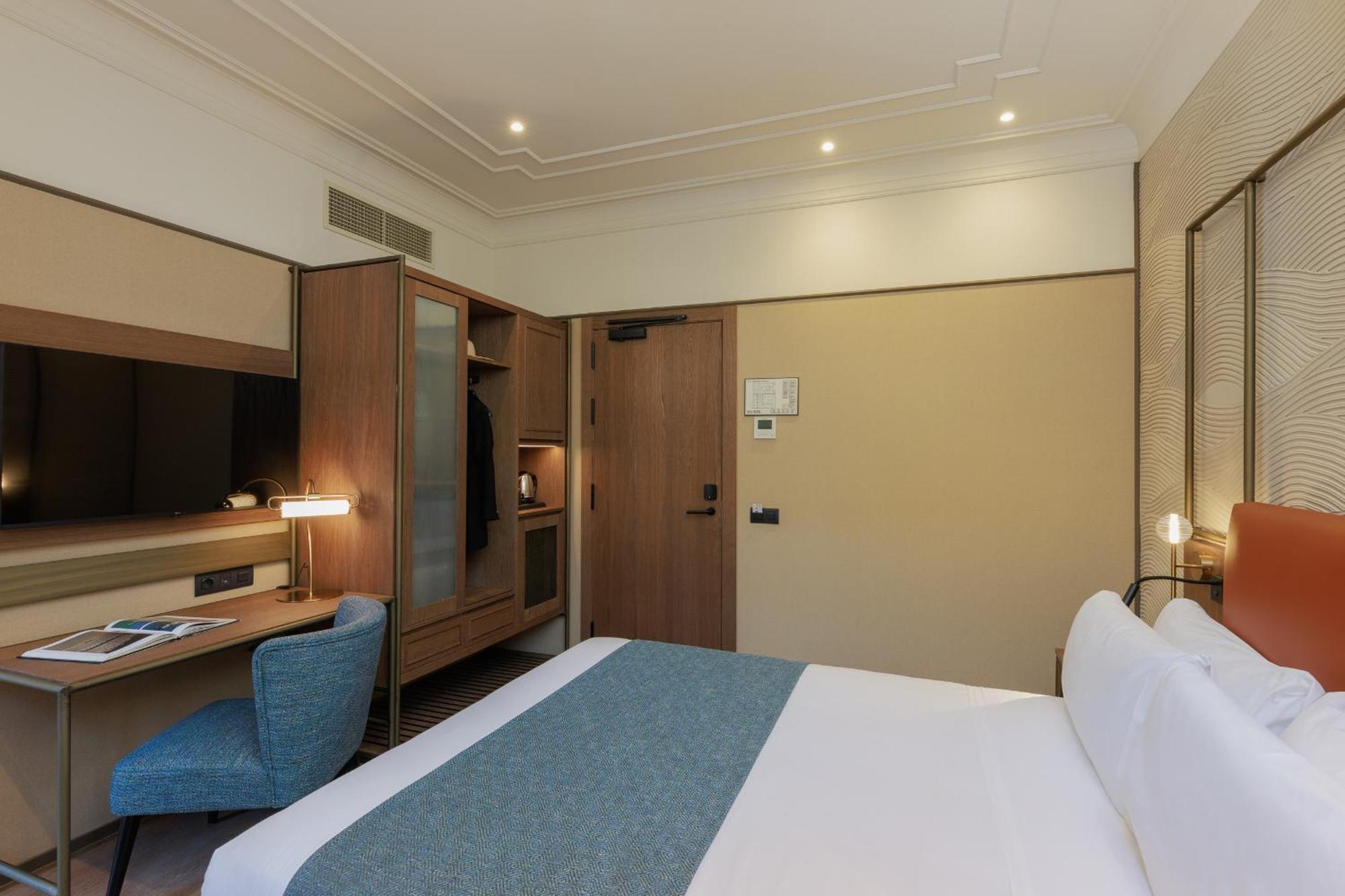 Hotel Medinaceli New Reopening 2025 Barcelona Room photo